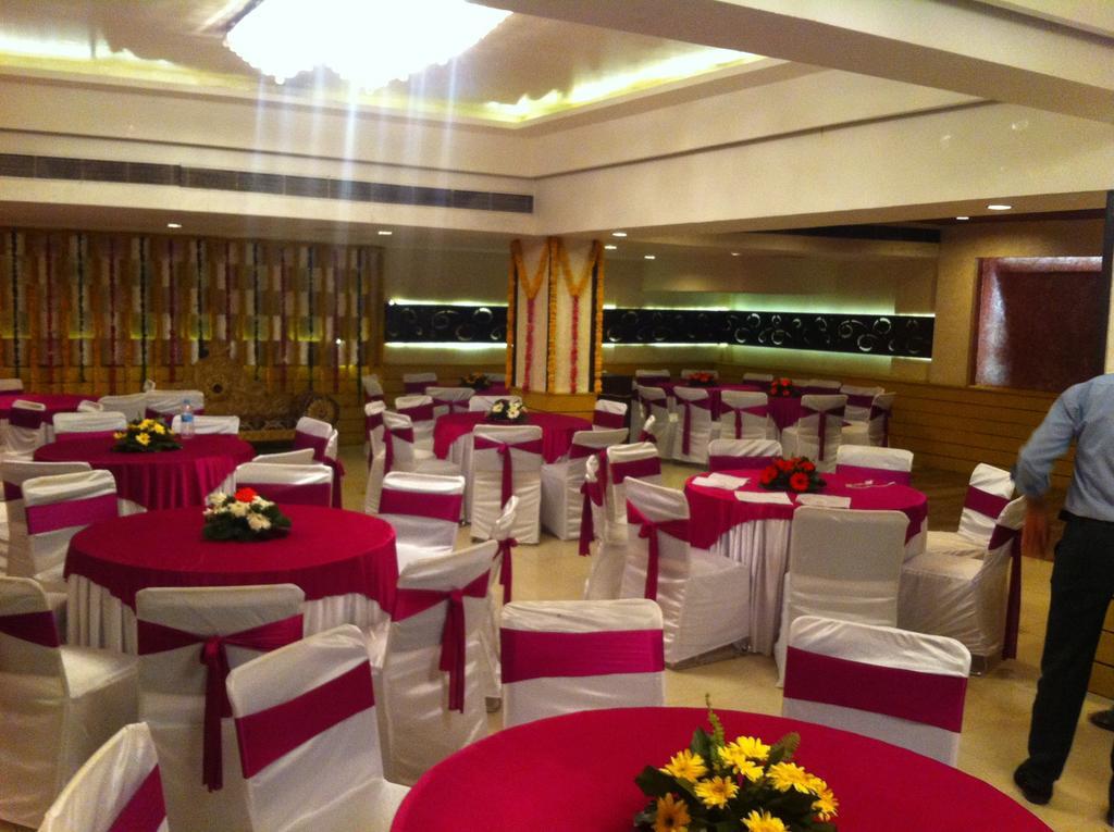 The Rajshahi Palace Hotel Indore Exterior foto