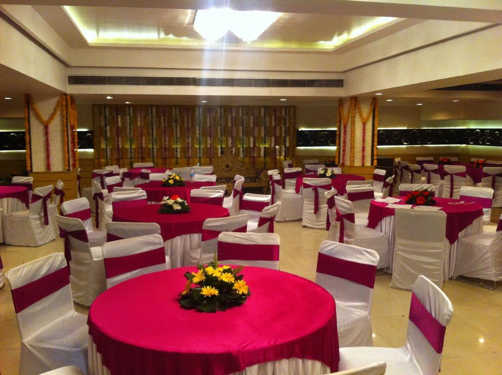The Rajshahi Palace Hotel Indore Exterior foto