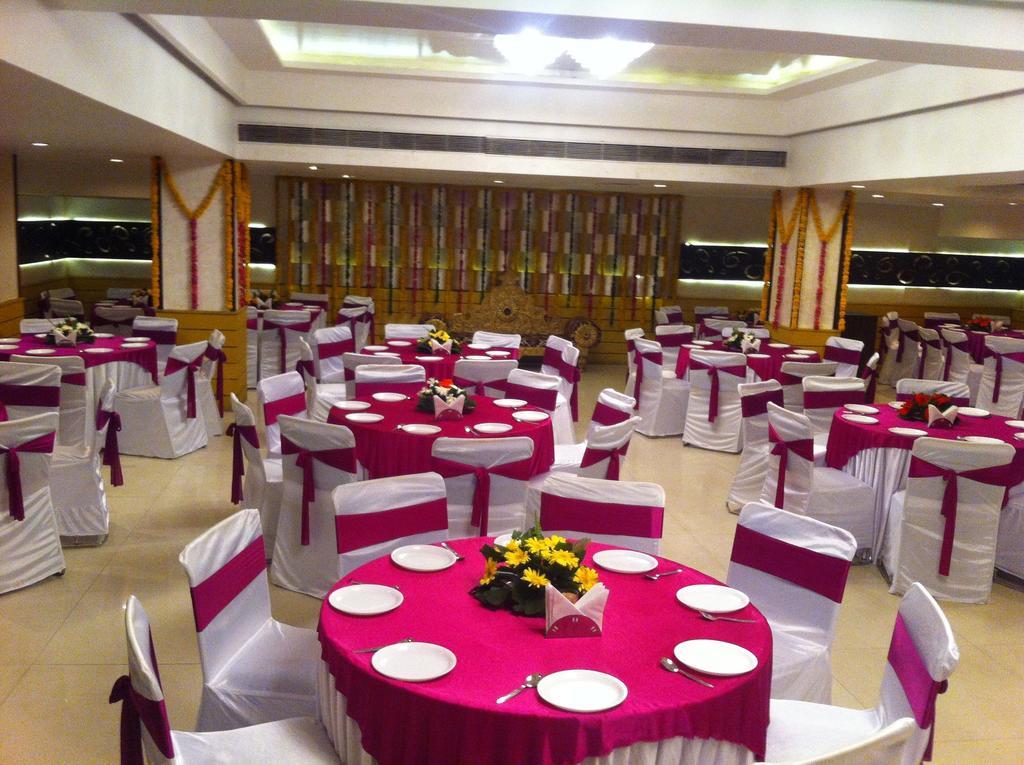 The Rajshahi Palace Hotel Indore Exterior foto