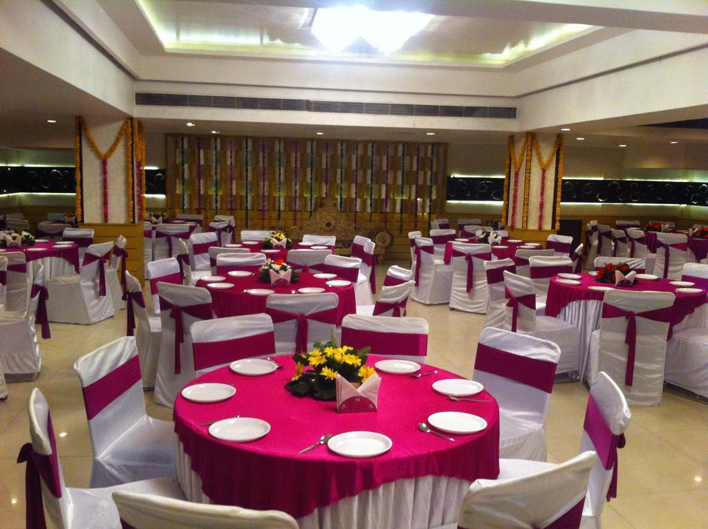 The Rajshahi Palace Hotel Indore Exterior foto