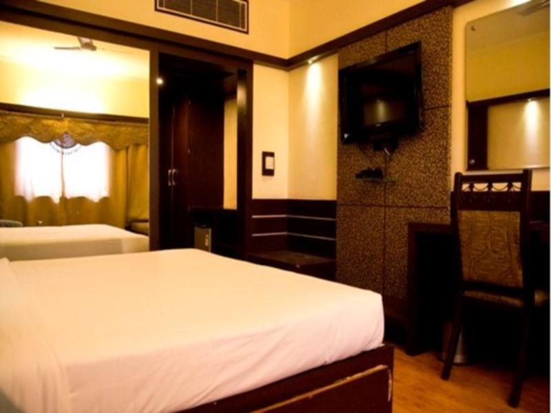 The Rajshahi Palace Hotel Indore Exterior foto